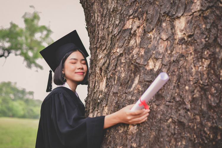 2025年女生选择遵义南方白酒中等专业学校学什么专业比较轻松？